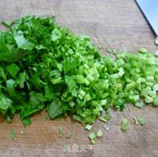 榨菜香芹肉馅玉米面蒸饺的做法步骤:9