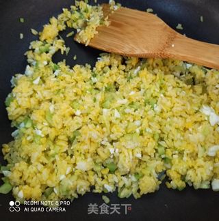 黄金白玉翡翠炒饭的做法步骤:6