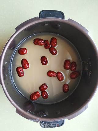 红枣大黄米稀饭的做法步骤:4