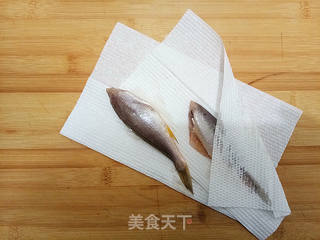 焖酥鱼(罐头)的做法步骤:2