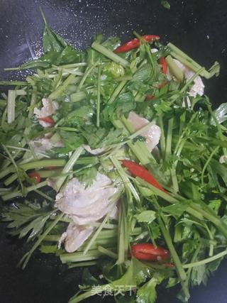 芹菜炒鸡胸肉的做法步骤:5