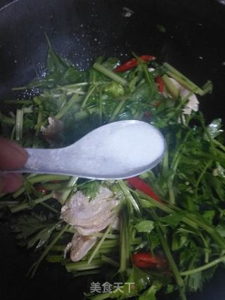 芹菜炒鸡胸肉的做法步骤:6