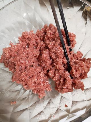 牛肉白菜饺子的做法步骤：1