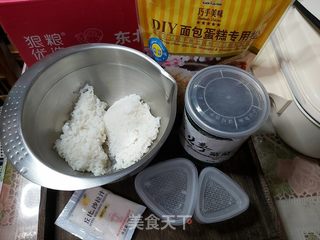 海苔肉松饭团的做法步骤：1