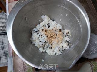 海苔肉松饭团的做法步骤:6