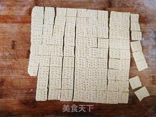 嘎嘣脆的小米锅巴的做法步骤:7