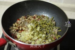 酸豆角鸭米煲仔饭的做法步骤：13