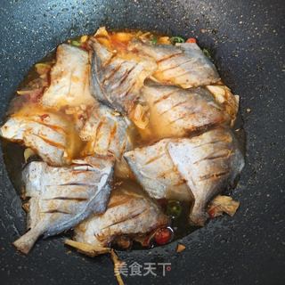 辣烧小鲳鱼的做法步骤:8