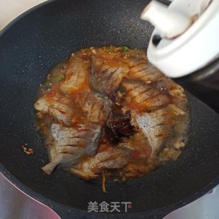 辣烧小鲳鱼的做法步骤:9