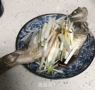 清蒸鲈鱼的做法步骤：5