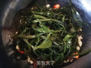 小米椒蒜蓉海带丝的做法步骤：4