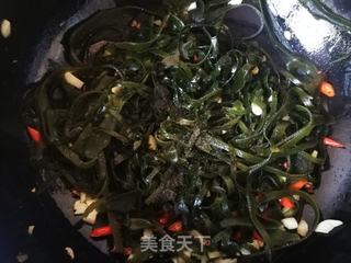 小米椒蒜蓉海带丝的做法步骤：5