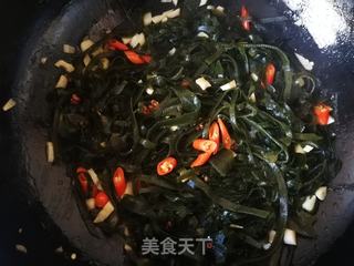 小米椒蒜蓉海带丝的做法步骤:6