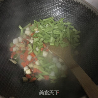 “快手小炒”鲜贝炒三丁的做法步骤：11