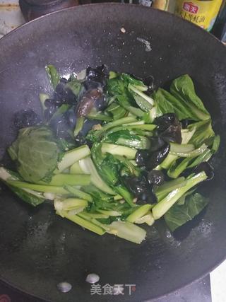 油菜炒木耳的做法步骤:7