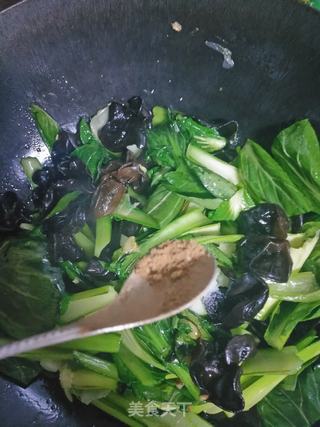 油菜炒木耳的做法步骤:9