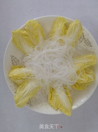 牛肉粉丝蒸白菜的做法步骤:2