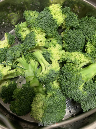 肉片木耳白果炒西兰花的做法步骤：2
