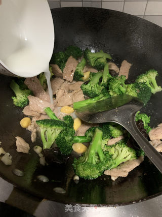 肉片木耳白果炒西兰花的做法步骤：7