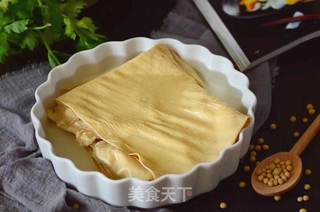 蒜苗炒豆皮的做法步骤:2