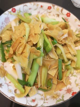 蒜苗炒豆皮的做法步骤:5