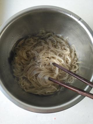 菠菜拌粉丝的做法步骤：3