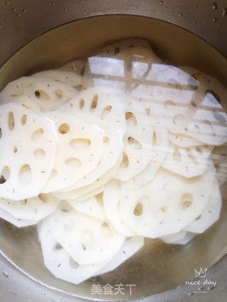 炝拌藕片的做法步骤：3
