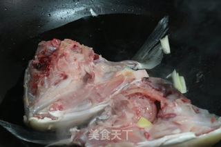砂锅山药鱼头汤的做法步骤：5