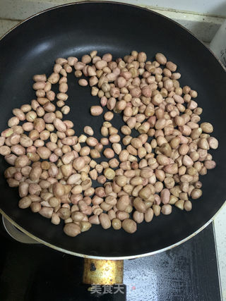 炸花生米的做法步骤：1