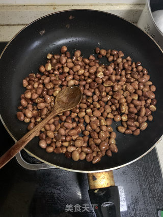 炸花生米的做法步骤：4