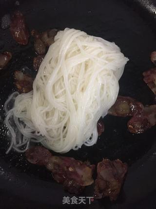 腊肠蔬菜拌面的做法步骤：6