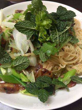 腊肠蔬菜拌面的做法步骤：10