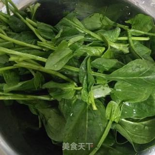 果仁菠菜的做法步骤：1