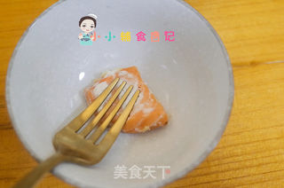 10个月以上三文鱼软烂饭的做法步骤:10
