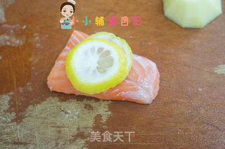 7个月以上三文鱼豆腐7倍粥 的做法步骤:2