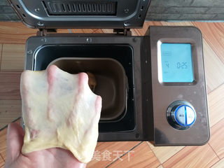 咕咕霍夫面包的做法步骤:3