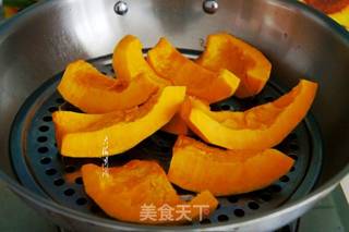 牛奶南瓜羹的做法步骤:2