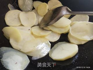 干锅火腿土豆片的做法步骤：7