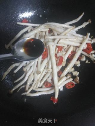 西兰花双菇炒虾仁的做法步骤：5
