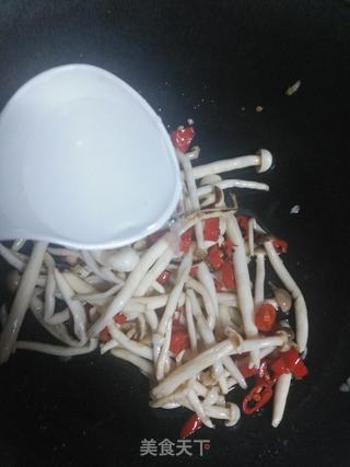 西兰花双菇炒虾仁的做法步骤:6