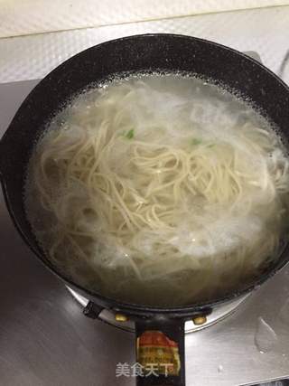 蛋卷青菜煮面的做法步骤：4