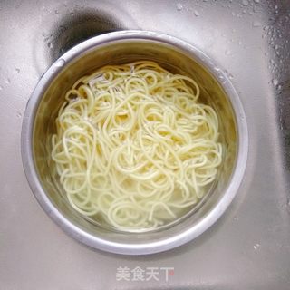 鸡蛋火腿炒面的做法步骤:6