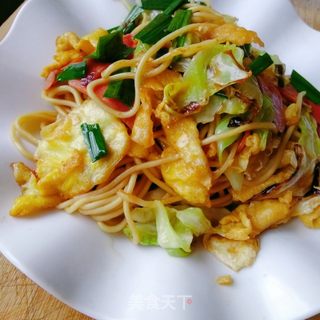 鸡蛋火腿炒面的做法步骤:11