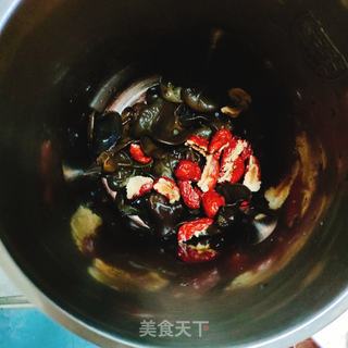 黑木耳红枣羹的做法步骤:2
