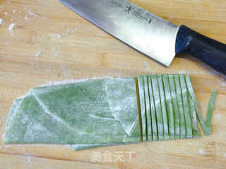 菠菜鸡蛋手擀面的做法步骤:6