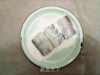 糖醋带鱼的做法步骤:3