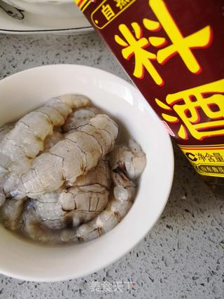 皮皮虾肉萝卜汤的做法步骤:2