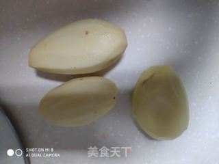 芹菜炒土豆丝的做法步骤：1