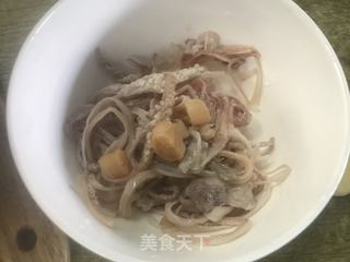 鱿鱼瑶柱骨头粥的做法步骤:2