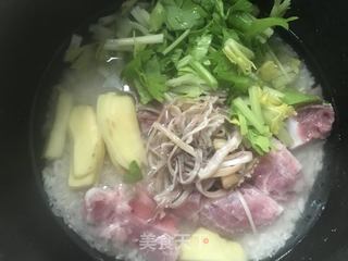 鱿鱼瑶柱骨头粥的做法步骤:6